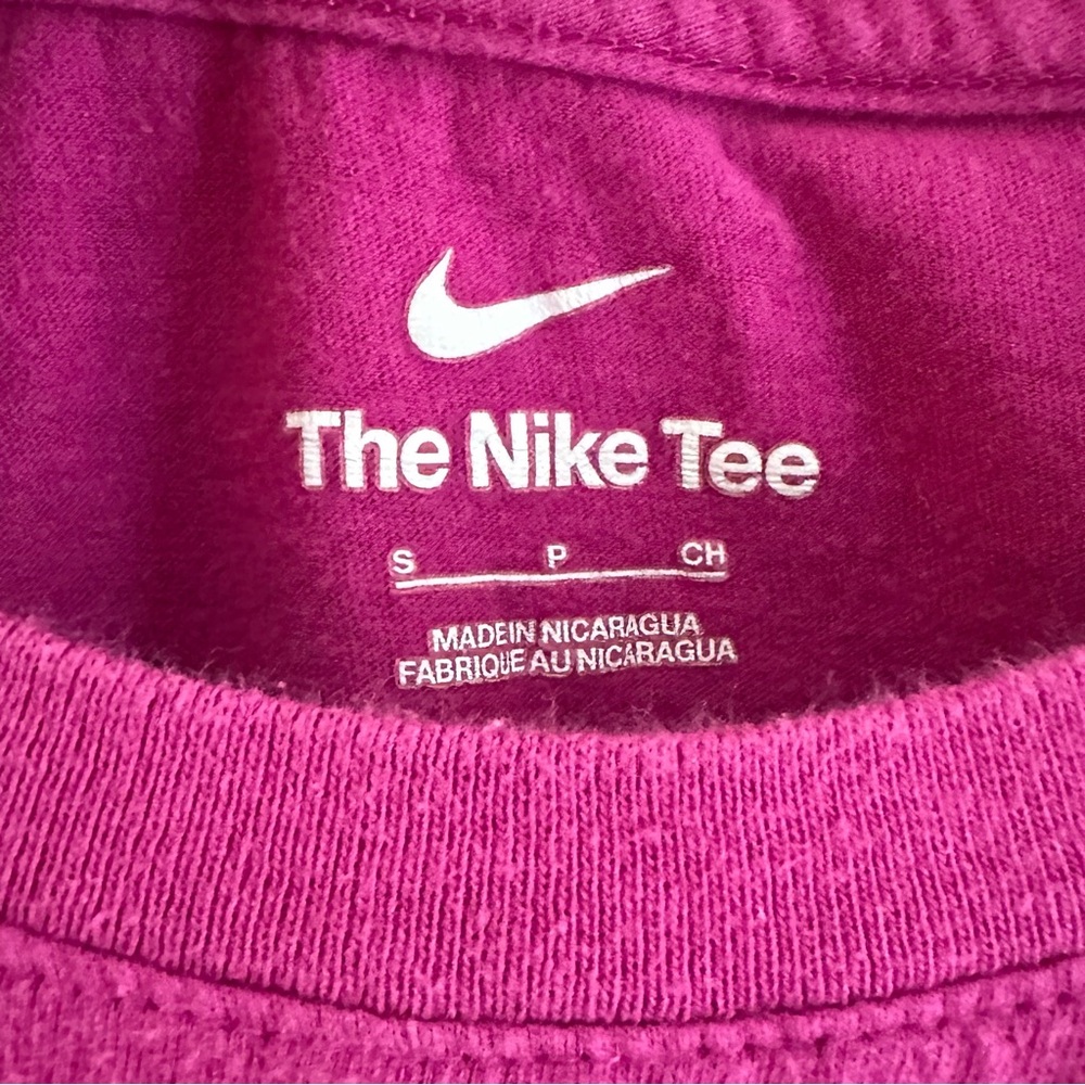 Women’s Nike T-shirt